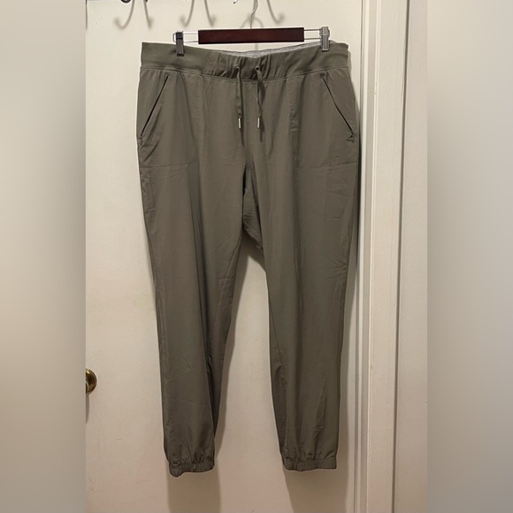 Calvin Kline army green wind performance pants. XL size - Picture 2 of 9